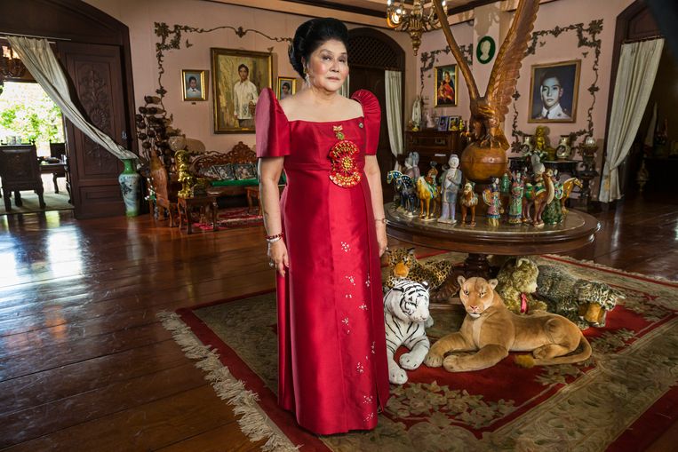 Imelda Marcos weet van de prins geen kwaad in ‘The Kingmaker’. Beeld Lauren Greenfield