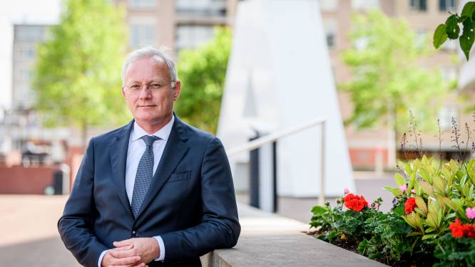 Is de wijkagent in Almelo wel goed bereikbaar? 