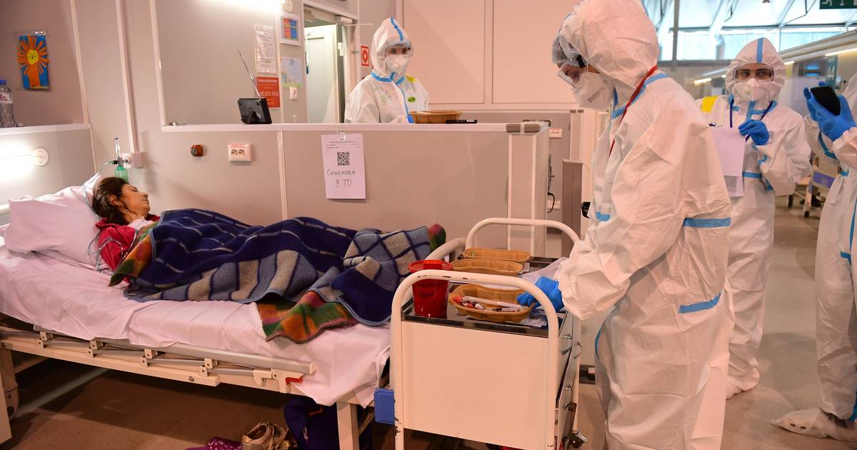 Il maggior numero di decessi per corona e nuove infezioni in Russia in cinque mesi fuori dal paese