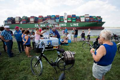 Burgemeester stelt noodbevel in voor ramptoeristen gestrand schip