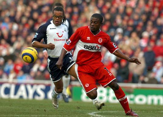 George Boateng (rechts) van Middlesbrough in duel met Edgar Davids van Tottenham Hotspurs (2005).