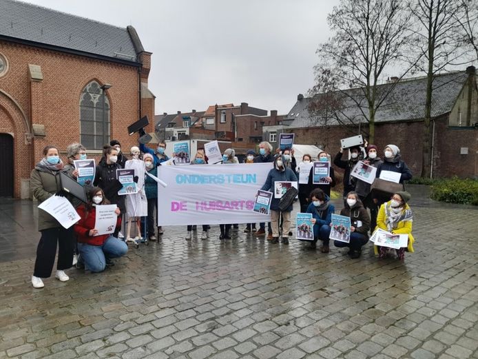 Huisartsen uit Hoboken gooien uit protest hun administratieve ballast van zich af.
