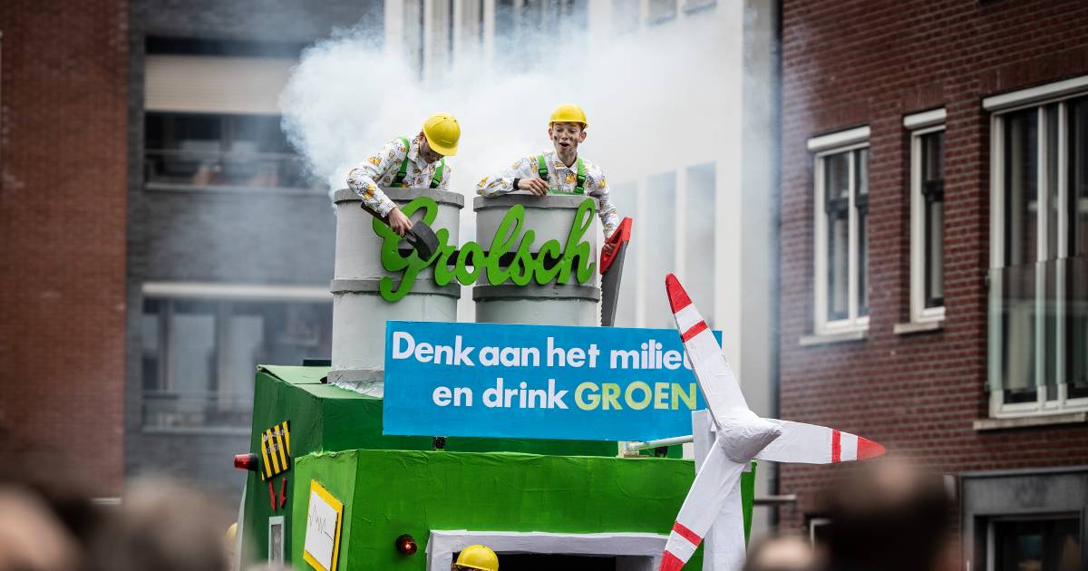 Een beetje regen houdt carnavallers in Groenlo en Harreveld niet tegen