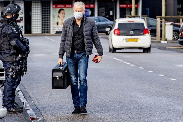 Peter R. de Vries bij De Bunker, de rechtbank van het Marengo-proces. Beeld Utrecht Robin/ABACA