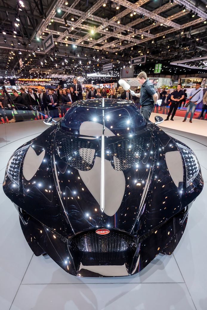 De nieuwe Bugatti werd voorgesteld tijdens de Motor Show in Geneve.
