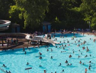 Zwembad dat naar chloor ruikt, is níet proper: deze tips helpen tegen schadelijke bacteriën in het water