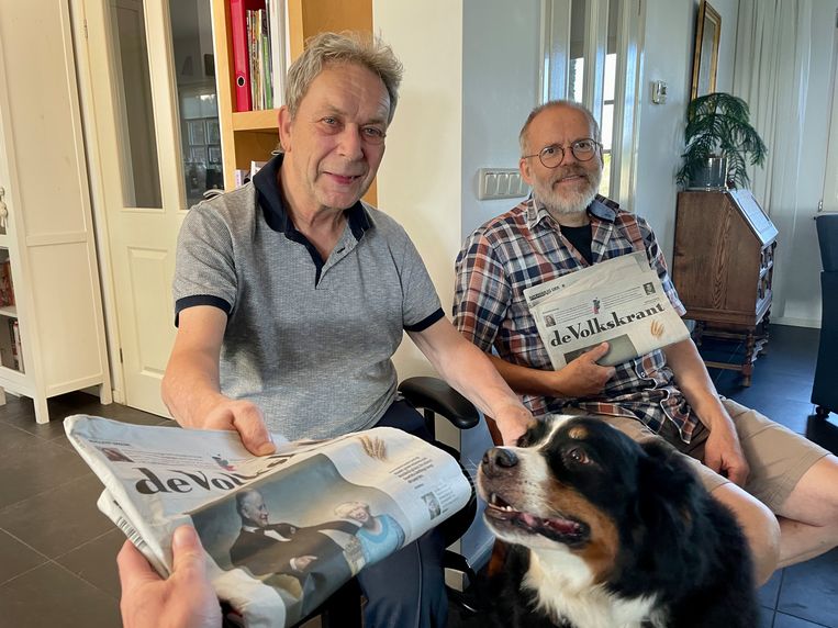 Gidi Heesakkers bezorgt de krant na bij buurmannen Sjaak Sluiters en Peter Simons, die zeker weten d