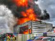 Grote brand in autosloperij in Heeze onder controle, NL-Alert verstuurd vanwege rook
