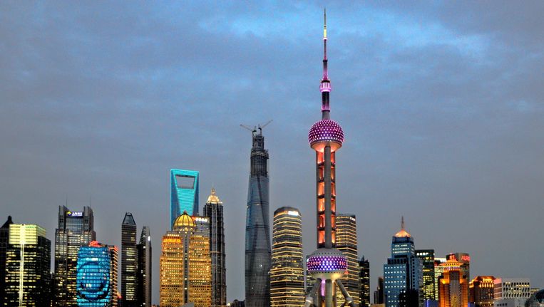 De skyline van Shanghai Beeld ap