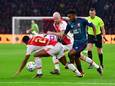 Tiental Ajax worstelt zich naar zwaarbevochten gelijkspel tegen FC Twente
