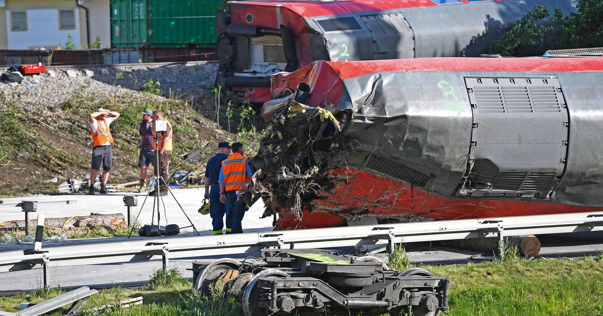 В результате крушения поезда на юге Германии найдены все пропавшие без вести |  За рубежом