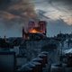 Brand legt deel Notre Dame in de as, Macron belooft kathedraal opnieuw op te bouwen