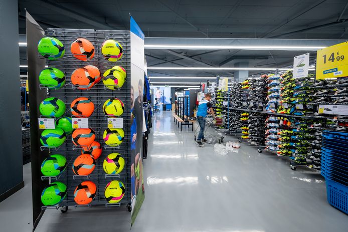 Sportwinkel Decathlon klaar voor opening in onherkenbare | Enschede | tubantia.nl
