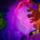 Recensie Moonage Daydream: een wervelwind door de psyche van David Bowie via een betoverende mix van media