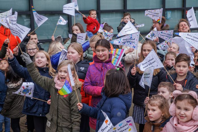 Begin februari protesteerden leerlingen van de Mariaschool in Langeweg en 't Kompas in Heijningen tegen de voorgenomen sluiting van hun school.