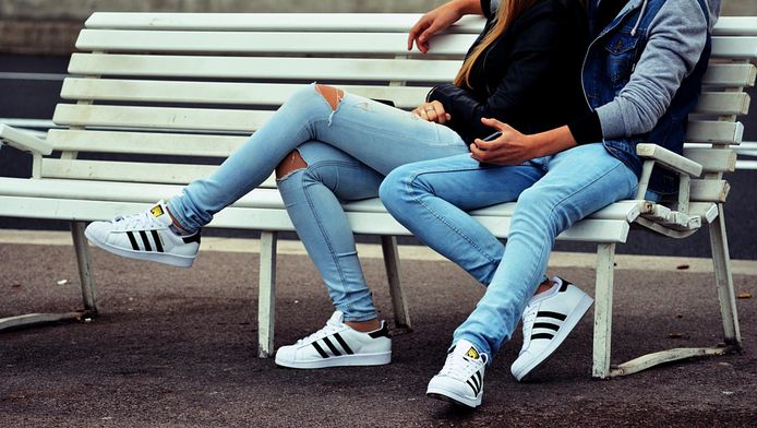 Piepende adidas schoenen deals