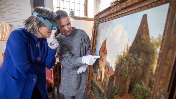 Gerestaureerd schilderij van Rijnpoort is terug in Stadsmuseum Rhenen: ‘Ineens kwam er een molentje tevoorschijn’