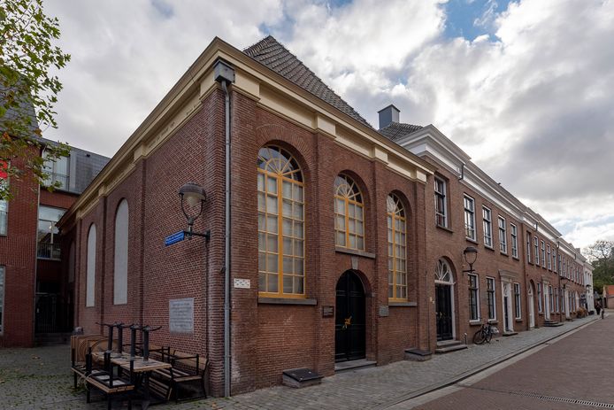 De gemeente Bergen op Zoom gaat panden verkopen om de schuldenlast te verkleinen. De Synagoge in de Koevoetstraat is er daar een van.