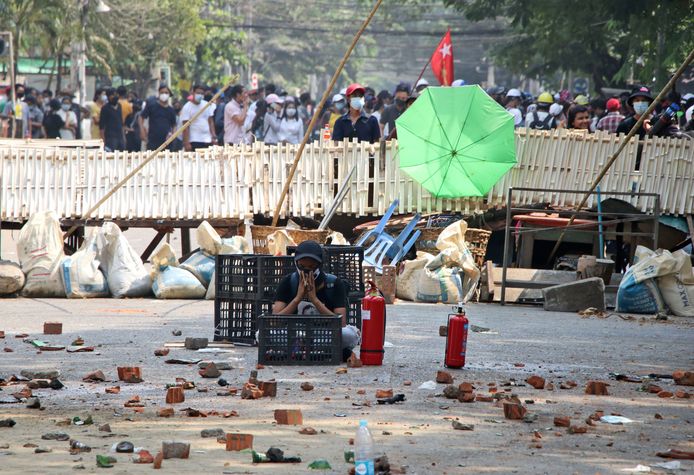 Protesten in Myanmar op de Dag van de Strijdkrachten.