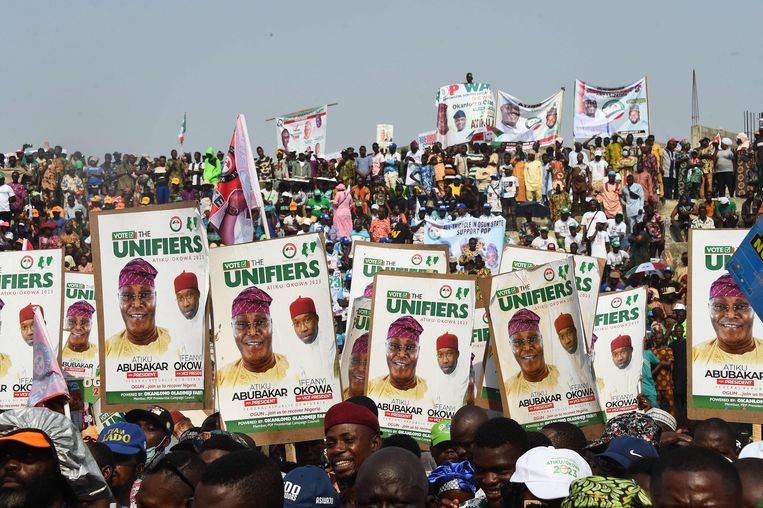 Volgens waarnemers zullen dit de zwaarst bevochten verkiezingen uit de Nigeriaanse geschiedenis zijn. Beeld AFP