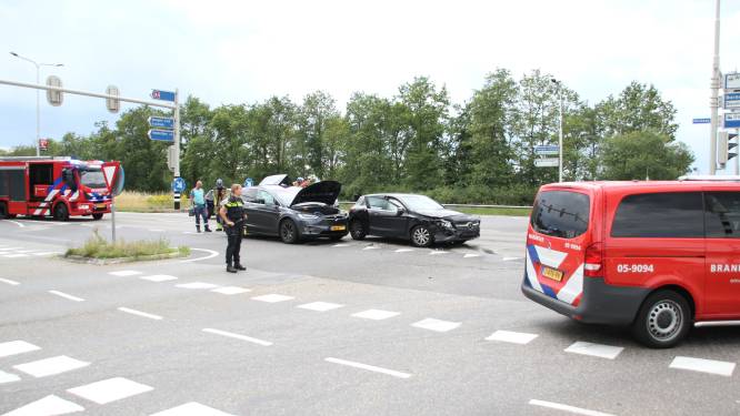 Ongeluk op de Bornsestraat, één rijstrook op de A1 afgesloten