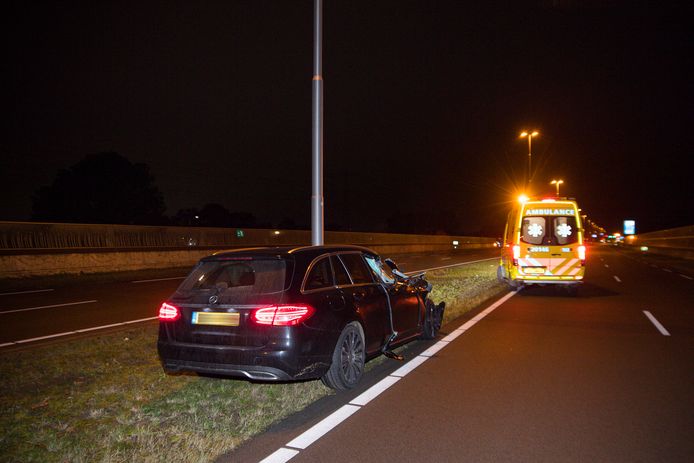 Ongeluk op de Burgemeester Bechtweg in Tilburg.