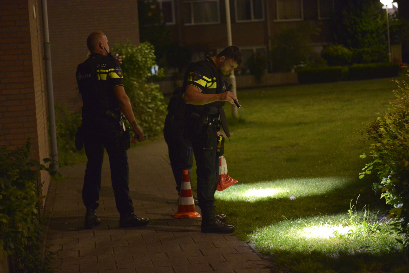 Meerdere mensen hebben maandagavond rond 23.15 uur melding gemaakt van het horen van schoten aan de Vincent van Goghstraat in Breda.