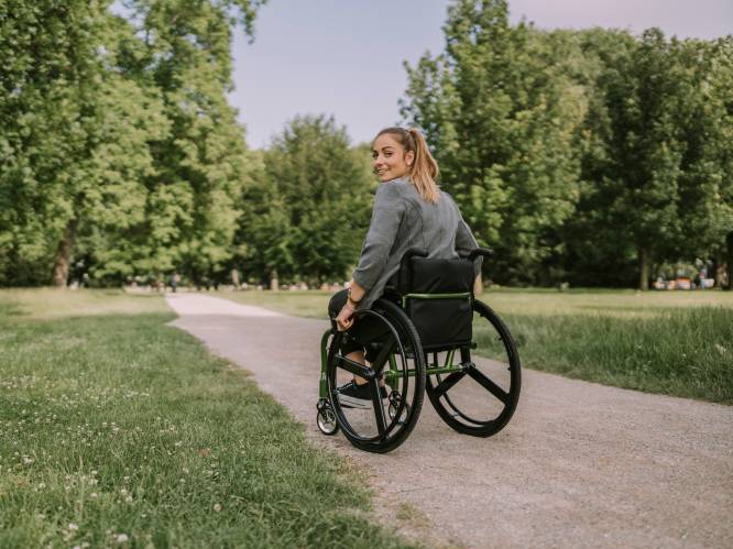 “De meeste mensen krijgen de eerste ziektever­schijn­se­len pas rond hun 30ste”: wat zijn de symptomen en oorzaken van multiple sclerose?
