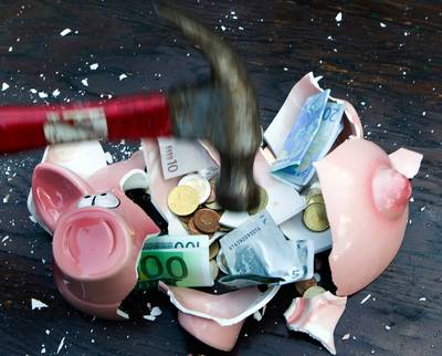 Gemeentelijke kredietbanken rekenen torenhoge rentes voor burgers in nood