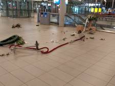 Herdenkingskrans vernield op Utrecht Centraal, man (21) aangehouden: ‘We zijn enorm geschrokken’