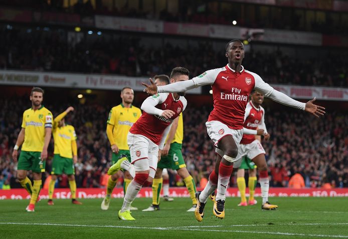 Eddie Nketiah viert zijn eerste goal voor Arsenal.