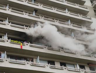 Appartementsbrand aan Tentoonstellingslaan in Jette: 2 mensen licht bevangen door de rook
