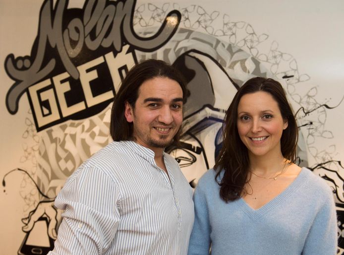 Ibrahim Ouassari et Julie Foulon, co-fondateurs de MolenGeek, lors de son inauguration à Molenbeek