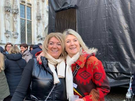 Mercedes Van Volcem neemt lookalike mee op haar VOOR BRUGGE-lijst: “Ze verwarren ons heel vaak”