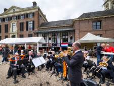 Waarom jongeren niet in Arnhem, maar in het kleine Rozendaal Koningsdag vieren: ‘Is gewoon traditie’