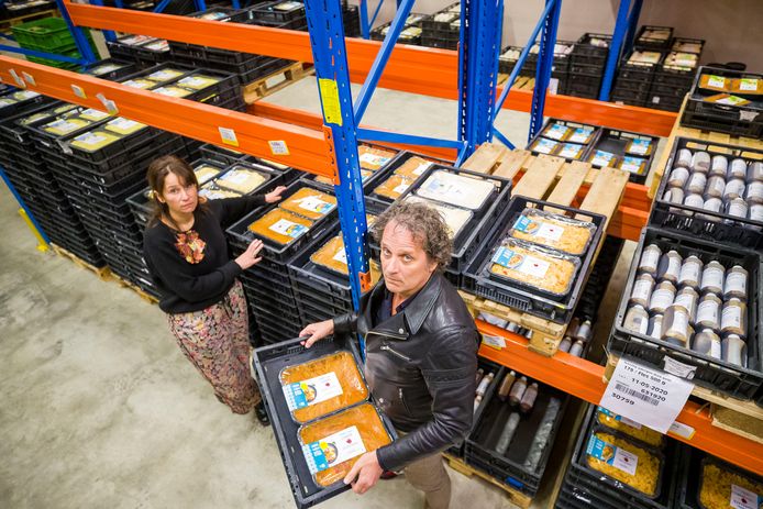 Els en Ad van Olphen van Henri BV, bij de maaltijden waarvoor ze een goede bestemming zoeken.