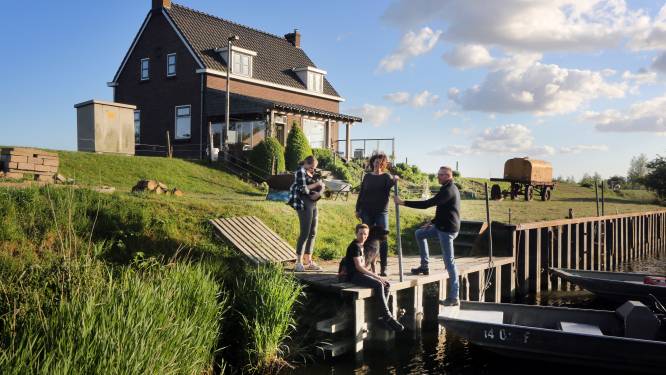 Dit gezin woont in het midden van de Biesbosch: ‘We hebben nooit last van de buren’