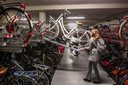 Barbour staat versteld van de vele innovatieve manieren om in Nederland een fiets te stallen.