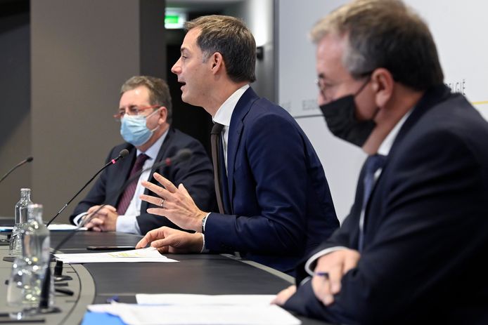 Rudi Vervoort, Alexander De Croo et Pierre-Yves Jeholet durant la conférence de presse du Comité de concertation le 26 novembre.