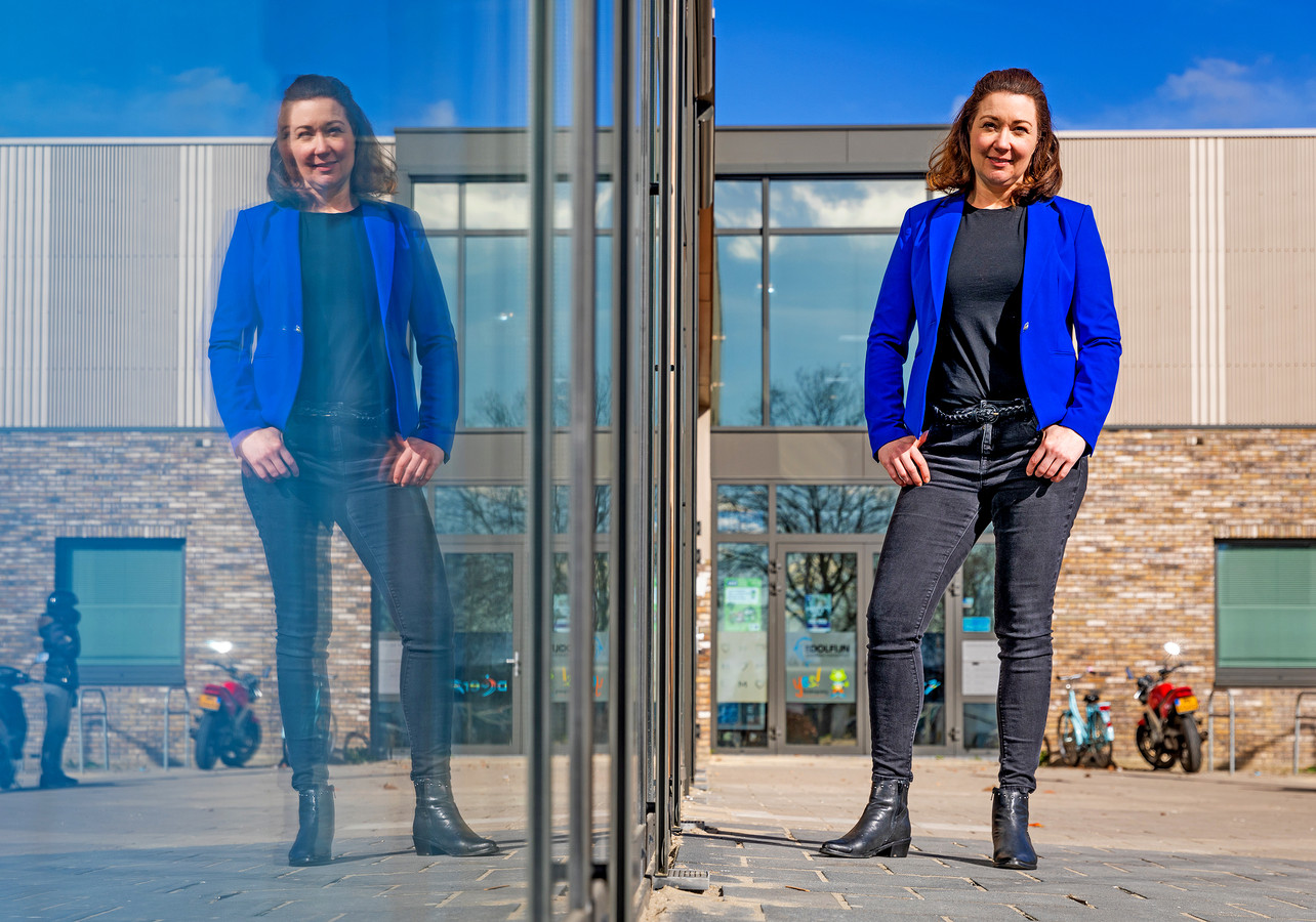 Marjan Tsatsos is een van de twee zorgmariniers van Zwijndrecht.