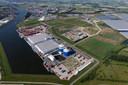 Bedrijventerrein Axelse Vlakte met middenin de vestiging van Sagro-dochteronderneming Innovarec waar één van de twee geplande windturbines zou moeten komen.