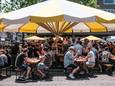 Bierpreuvenement op het Raadhuisplein in Zevenaar.