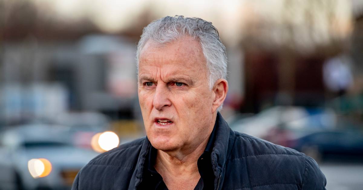 The court deals with the murder of Dutch crime journalist Peter R.  De Vries |  outside