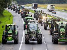 Boeren op tractoren onderweg naar Vrijthof in Maastricht