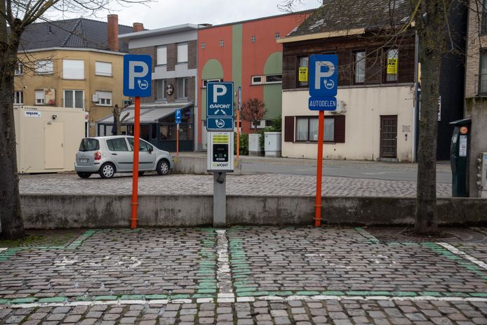 Elektrische laadpalen in Wetteren aan de Zeshoek.