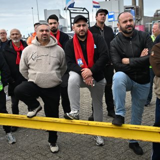 Het cao-stelsel dreigt ‘zichzelf op te blazen’, kan de minister het nog redden?