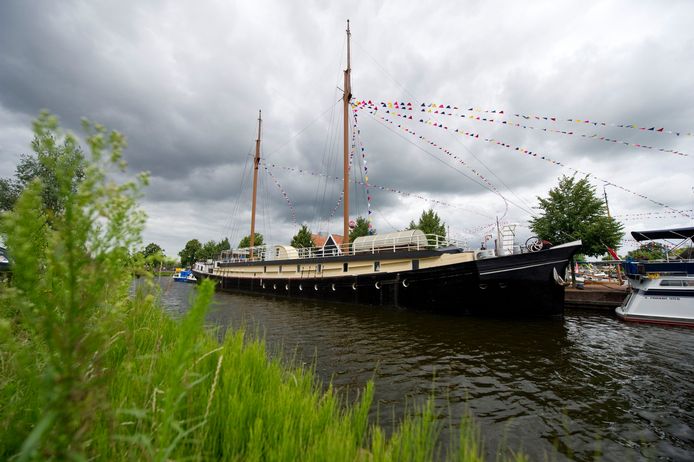 De Pannenkoekenboot, toen die nog in de Almelose haven lag.