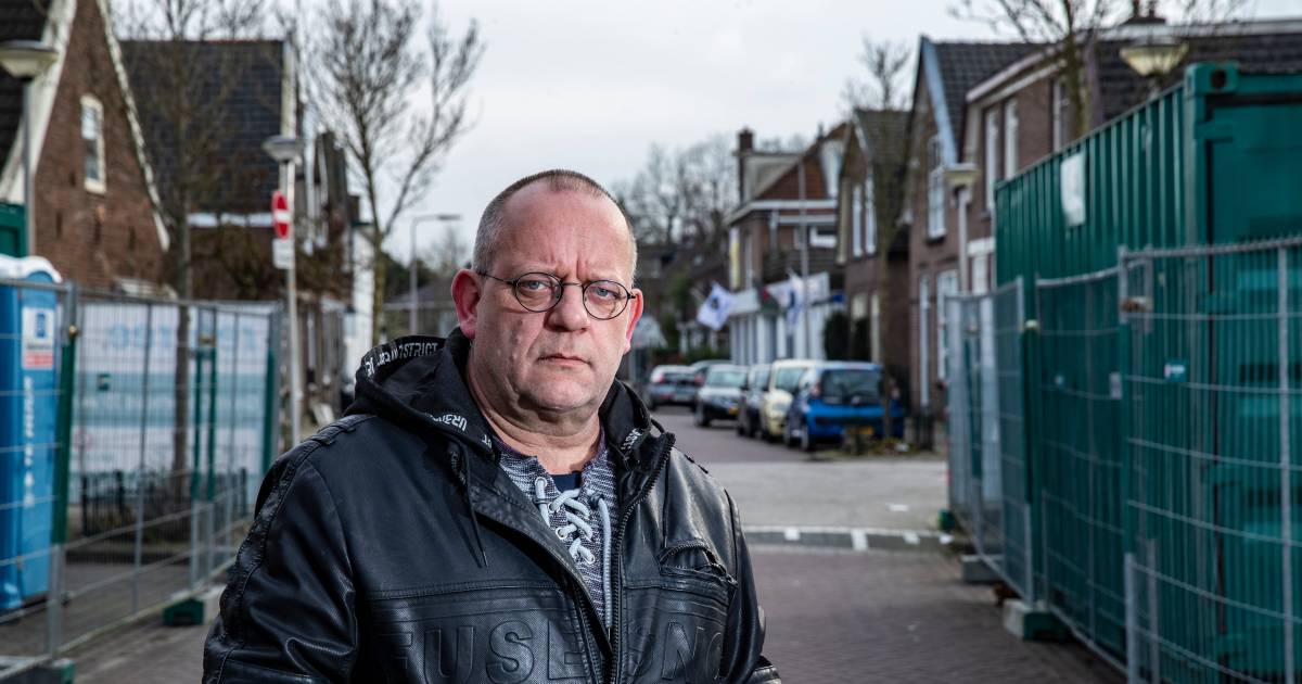 De brandstichter die tijdens de jaarwisseling vier voertuigen aan de Ooievaarstraat in Deventer in brand stak is gefilmd.