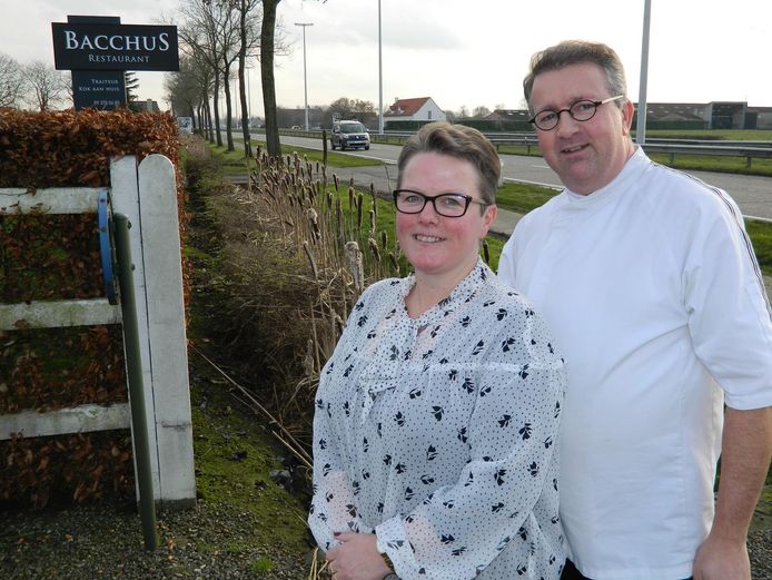 Tinneke en Hans van restaurant Bacchus aan de Aalterweg, die Knokkebaan wordt.