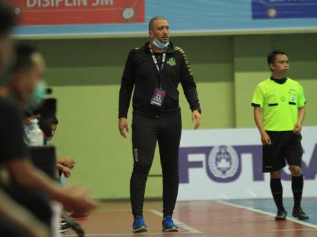 Thoolse coach Benhammou zet grote stap naar halve finale in play-offs om landstitel zaalvoetbal